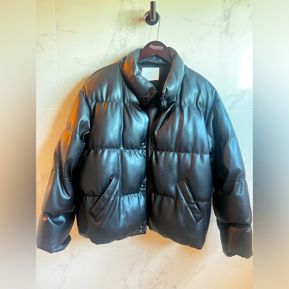 Velvet by Graham & Spencer Black leather puffer jacket women’s size small S